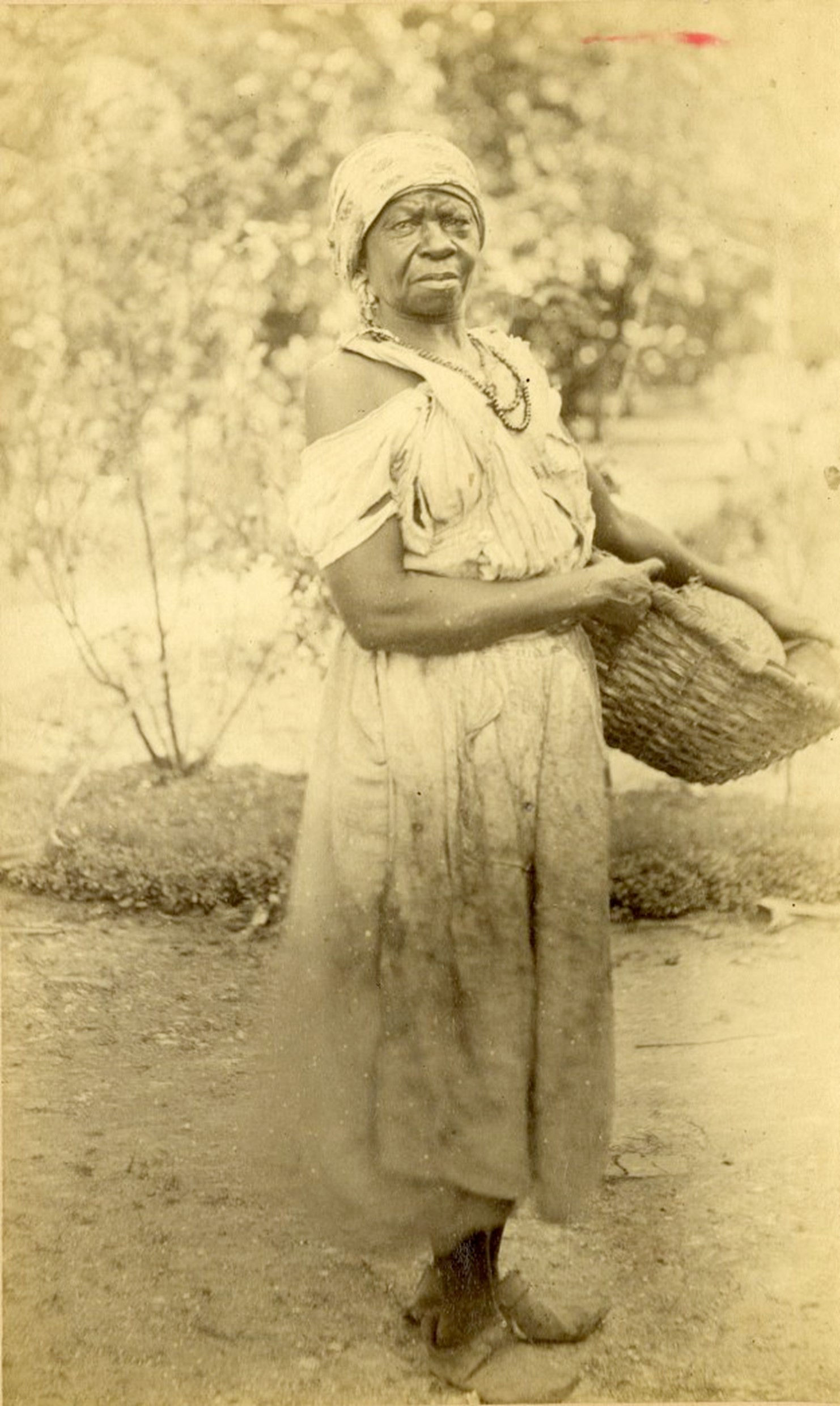 Mujer afro-cubana esclavizada. circa 1870